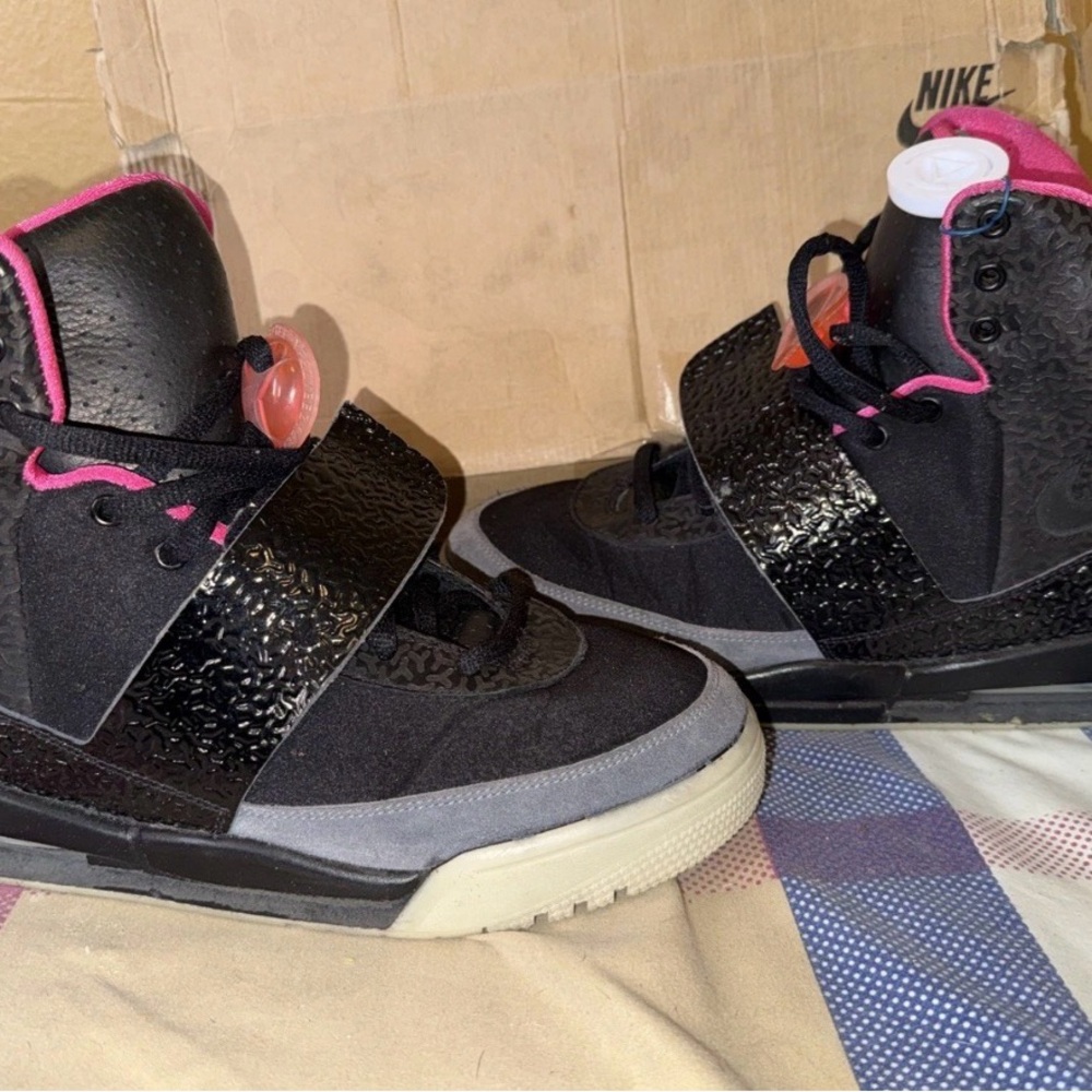 Size 10.5 - Nike Air Yeezy Blink